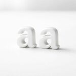 découvrez comment les deux petites lettres 'a' et 'à' font toute la différence en français et apprenez à les utiliser correctement pour améliorer votre écriture.
