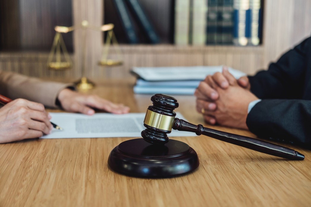 Comment trouver un bon avocat et payer ses frais d