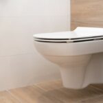 installer un siège de toilette à bidet