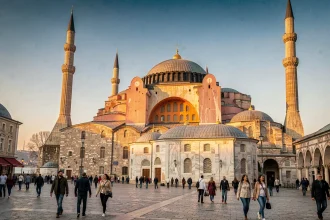 La mosquée Sainte-Sophie à Istanbul symbole du carrefour entre l'Europe et l'Asie